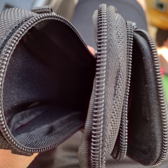 Nikon Coolpix L18 digital camera with free carrying case - Picture 7 of 7